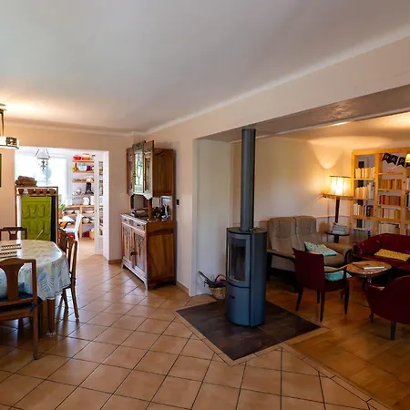 Maison Indépendante Avec Parc Privé à * Laissac