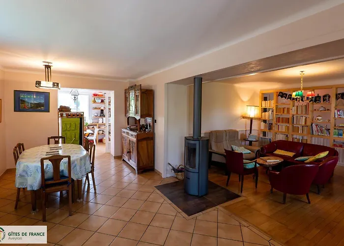 Maison Indépendante Avec Parc Privé à * Laissac