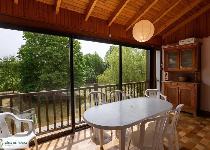 Maison Indépendante Avec Parc Privé à Laissac