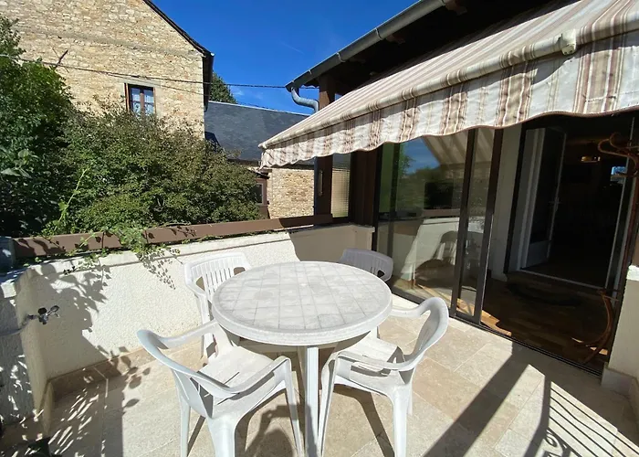 Maison Indépendante Avec Parc Privé à * Laissac